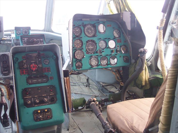 Wojna Ukraińsko-Rosyjska 2022-2024 Uzbrojenie - Mil_Mi-14_Cockpit.jpg